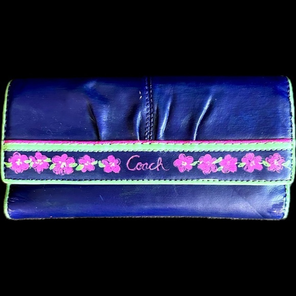 Coach Upcycled wallet in leather and whole new look!! Beautiful and classy